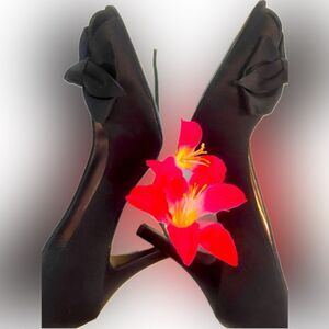 Touch of Nina Fritzia “FRITZIA” timeless black heels with bow detailing!